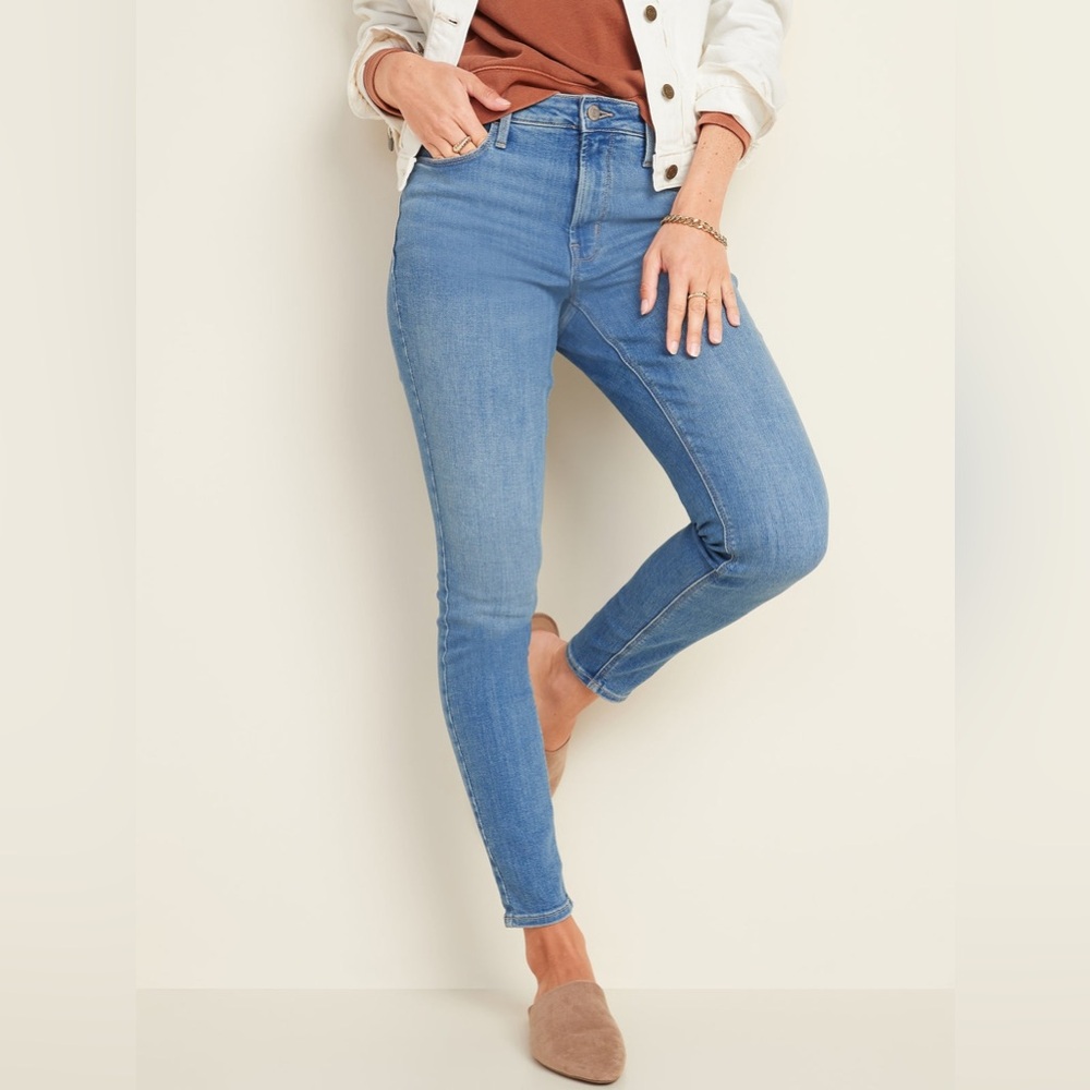 Old Navy Size 8 Rockstar Super Skinny High-Rise Secret Slim Pockets Jean